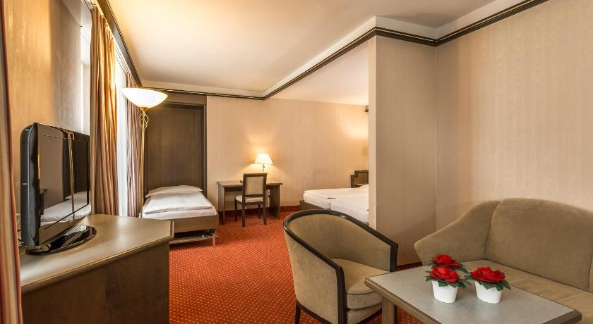 Image of Triple Room 8