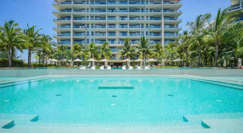 ダナン Blue Sky & Villas Beach Resort 5つ星 ホテル プール