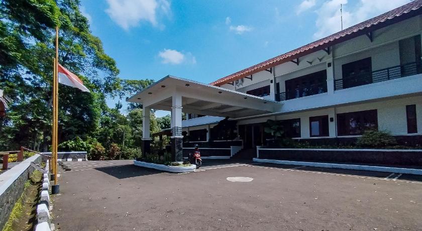 Urbanview near Pasir Angin Hotel - image 8