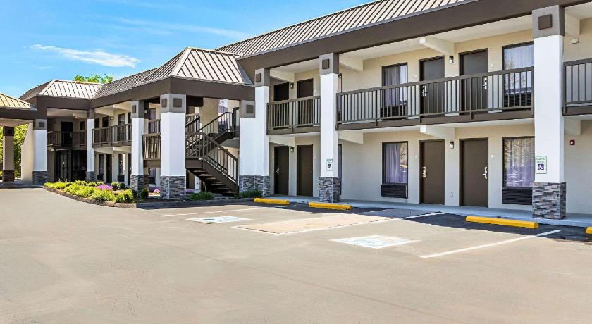 패러것 Farragut Inn & Suites 숙소 수영장