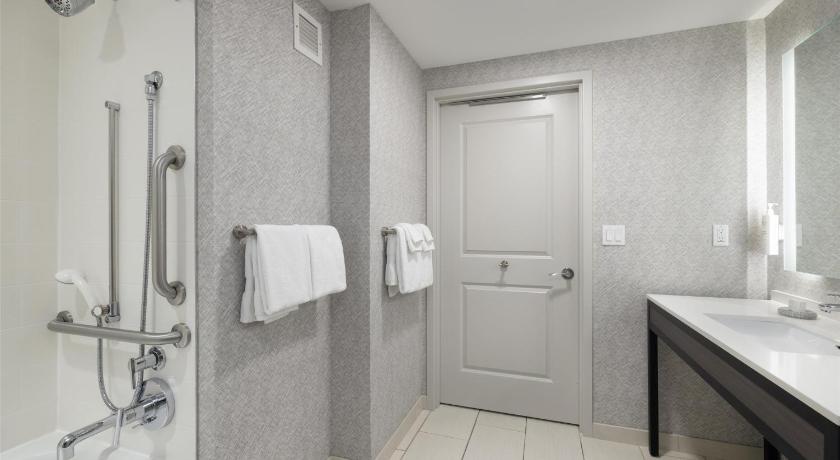1 KING MOBILITY/HEARING ACCESS W/TUB NONSMOK fotója 6