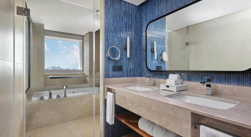 Image of King JR. Suite Ocean View 2