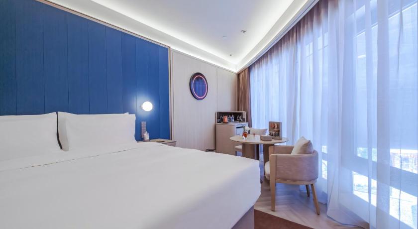 Shanghai Crystal Hotel, Nanjing Road Pedestrian Street, The Bund, Shanghai 4-Star Hotel view