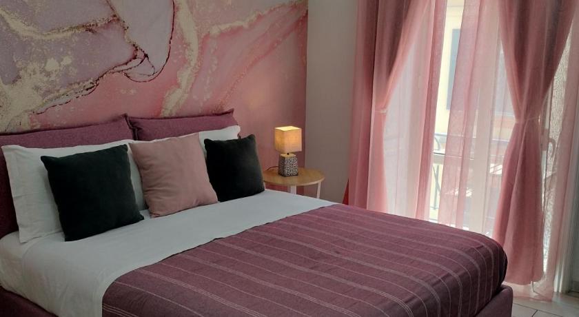 Image of Double Room with Private Bathroom 3