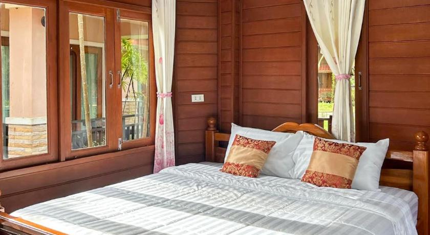 Image of Superior Bungalow 2