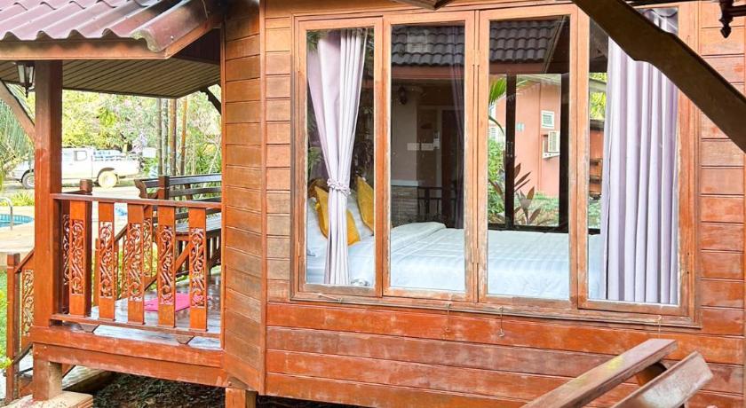 Image of Superior Bungalow 7