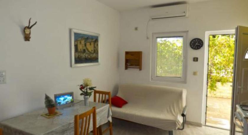 Beachfront Apartments Pla a - Two Bedroom Apartment A4