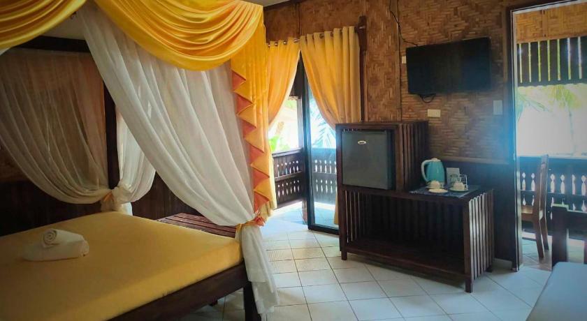 Image of Deluxe Double Room with Balcony and Sea View 0