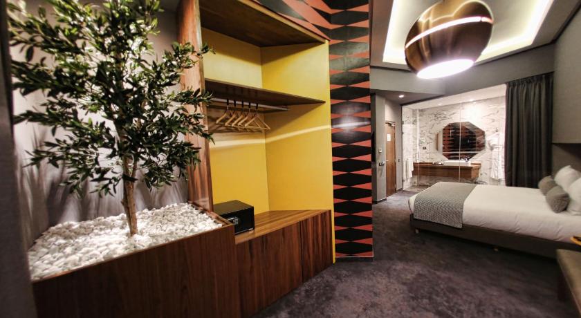 Image of Junior Suite 8