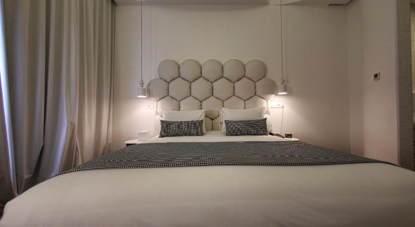 Image of Gauthier Suite 7