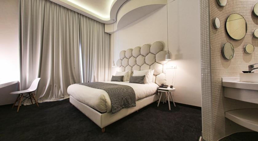 Image of Gauthier Suite 0