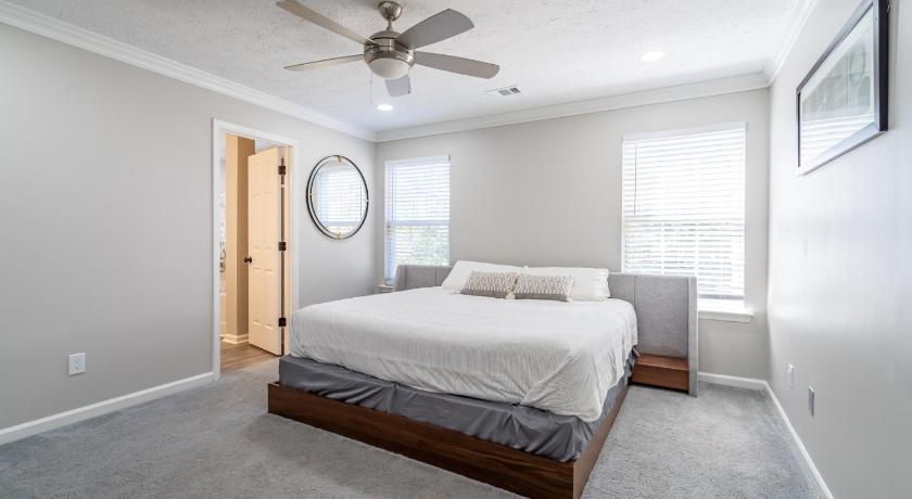 Lithia Springs Spacious 3BR with Game Room and Fenced Yard Near Six Flags and Braves 4-Star Accommodation view