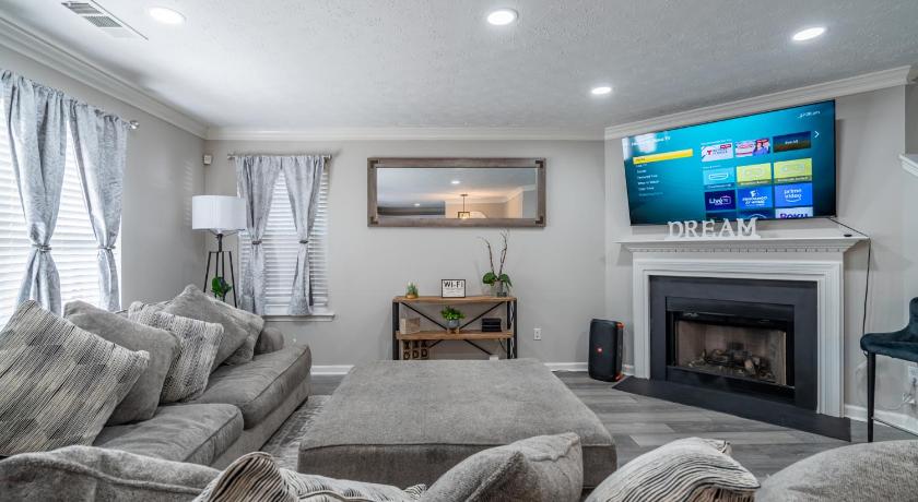 Lithia Springs Spacious 3BR with Game Room and Fenced Yard Near Six Flags and Braves 4-Star Accommodation suite
