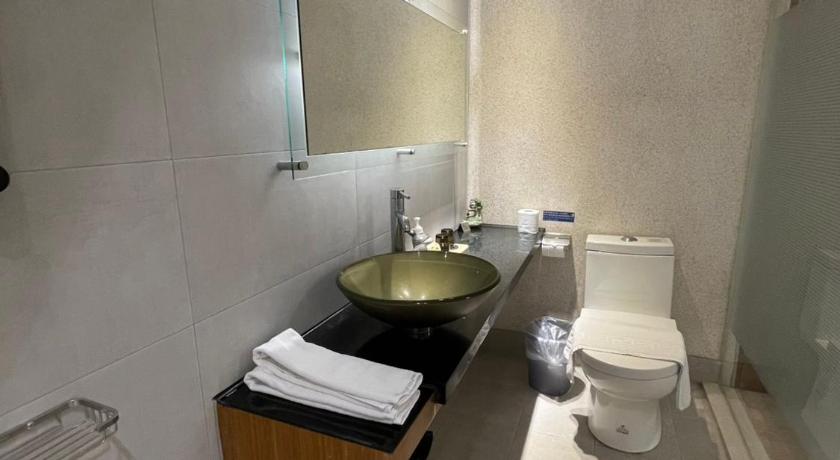 Image of Double (no window) 15