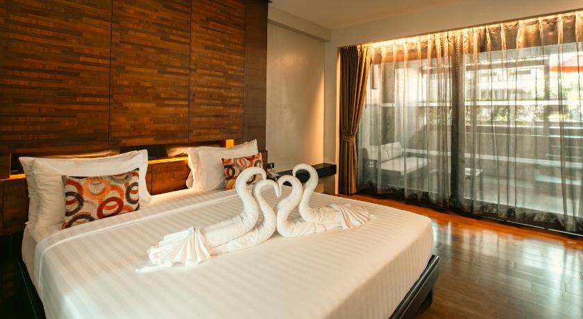 Image of Deluxe Pool Access 10