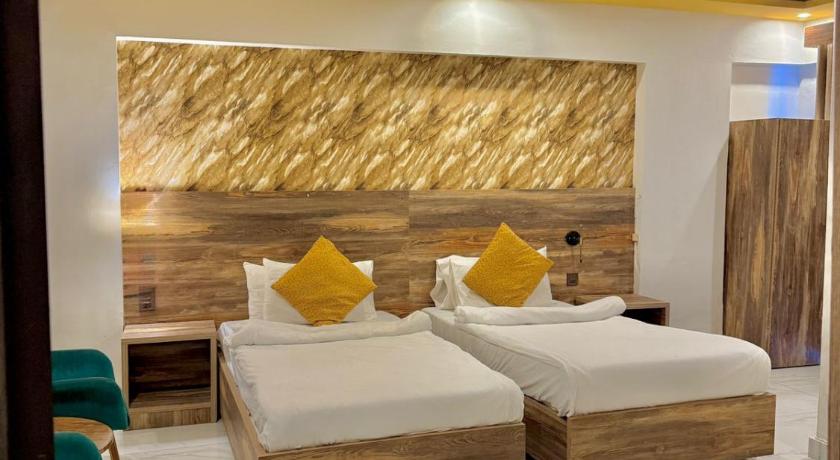 Tulip Hotel - image 7