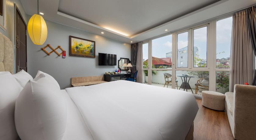 Image of Suite with Balcony 3