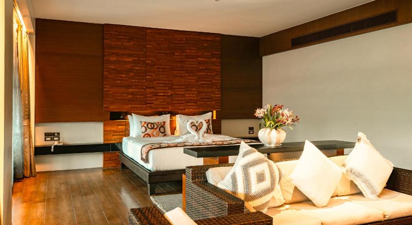 Image of Honeymoon Suite 8