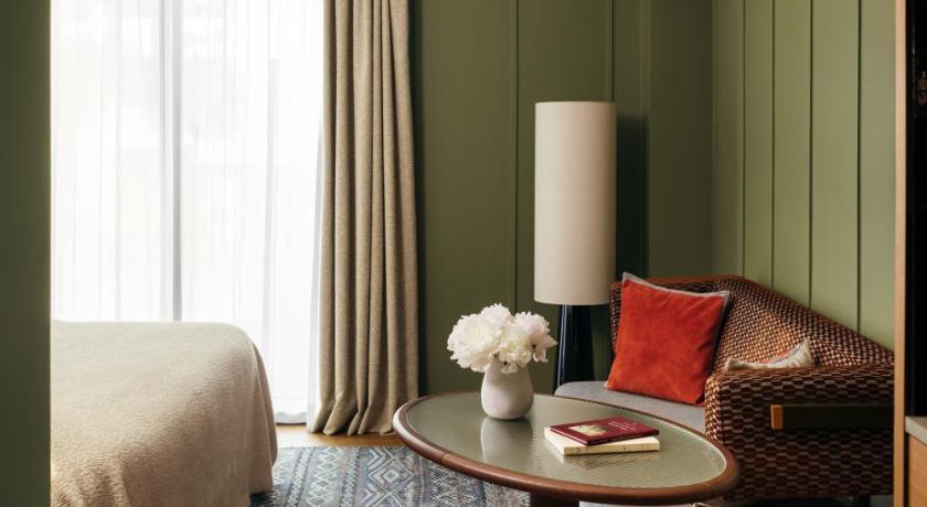 Image of Superior Room 8