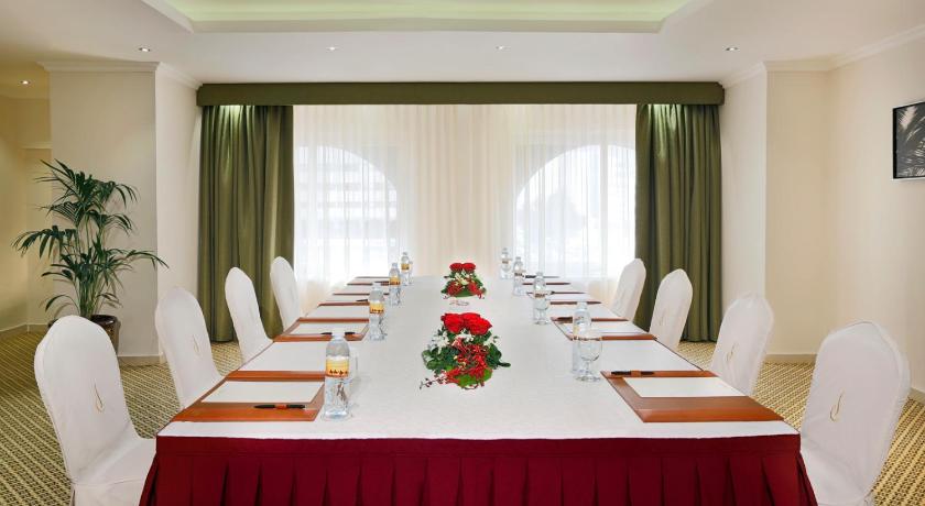 City Seasons Al Hamra Hotel - image 11