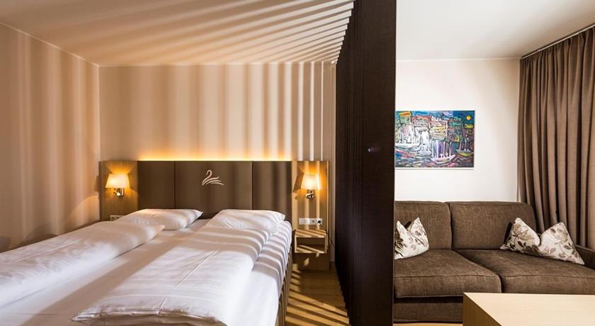 Image of Suite with Lake View 1