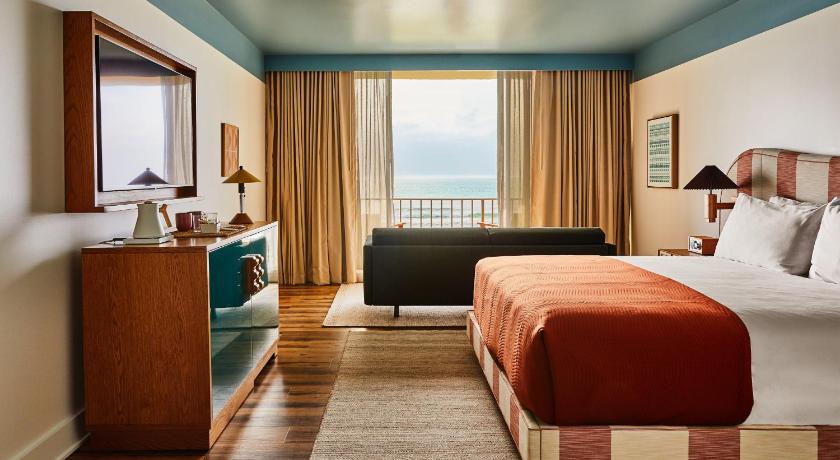 Wrightsville Beach (NC) Trailborn Surf & Sound, Outdoor Collection by Marriott Bonvoy 4-Star Accommodation pool