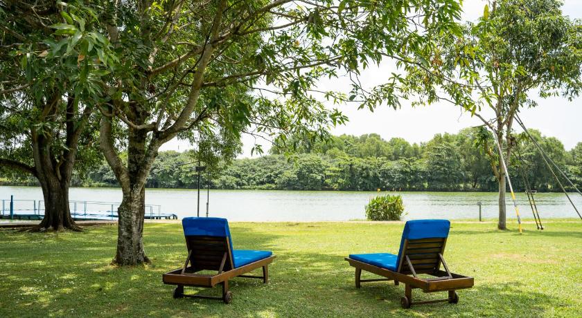 Waters Edge Hotel - image 6