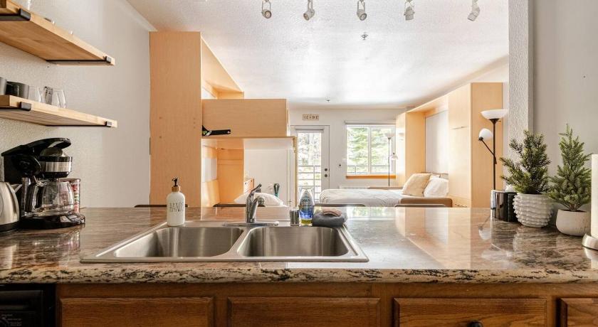 커크우드 (CA) Super-Efficient Studio with Full Kitchen Balcony & Smart Sleeping Options 4성급 숙소 로비