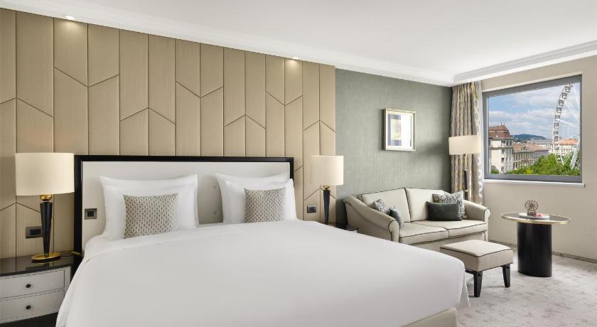 Image of Deluxe Room Park View 3