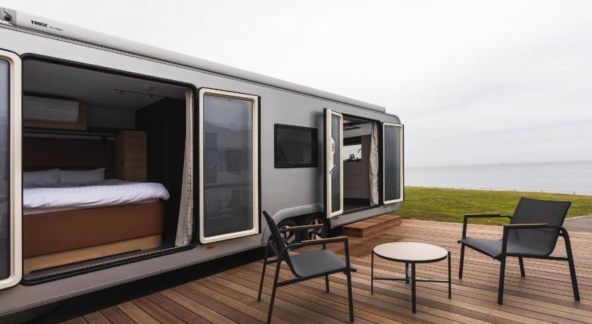 Kobe Aquaignis Awaji Island TRAILER PARK 3-Star Guesthouse lobby