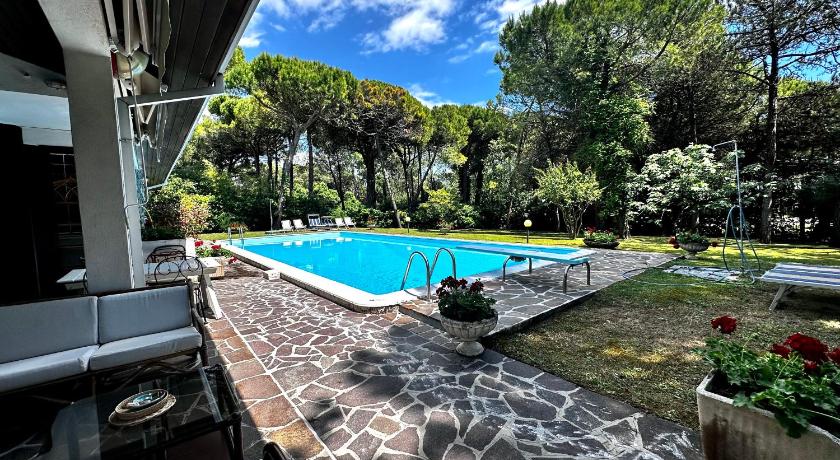 Lignano Sabbiadoro Villa sunshine with pool 4-Star Single Room exterior