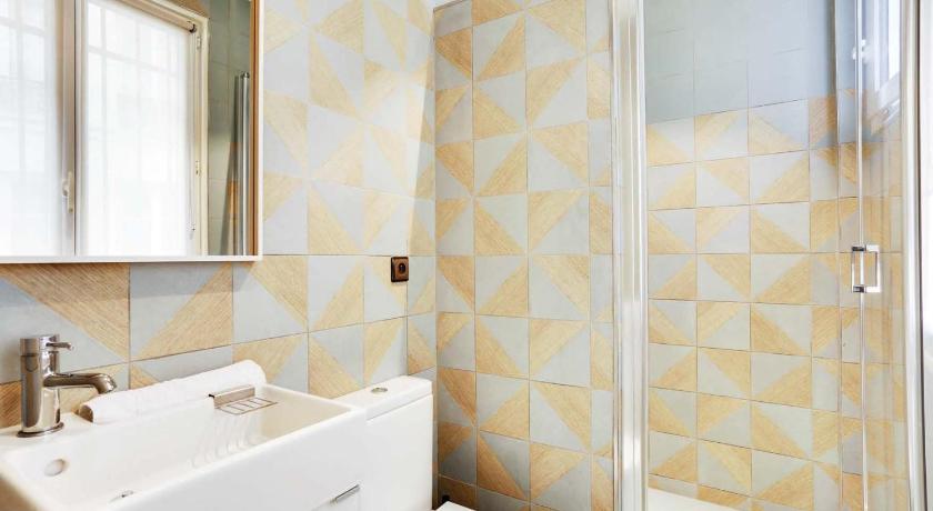 Image of Three-Bedroom Deluxe Apartment 11