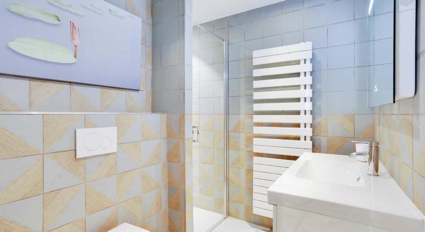 Image of Three-Bedroom Deluxe Apartment 2