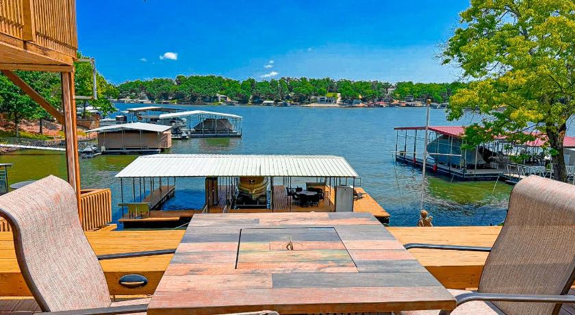 Sunrise Beach Landing on Lake Time-Lakefront 4BD2BADockDeck 4-Star Accommodation lobby