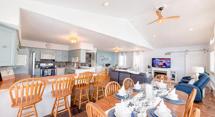 Sunrise Beach Landing on Lake Time-Lakefront 4BD2BADockDeck 4-Star Accommodation room