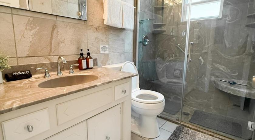 Sunrise Beach Landing on Lake Time-Lakefront 4BD2BADockDeck 4-Star Accommodation lobby