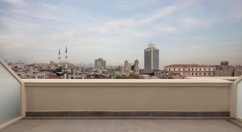 Moxy Istanbul Taksim - image 3
