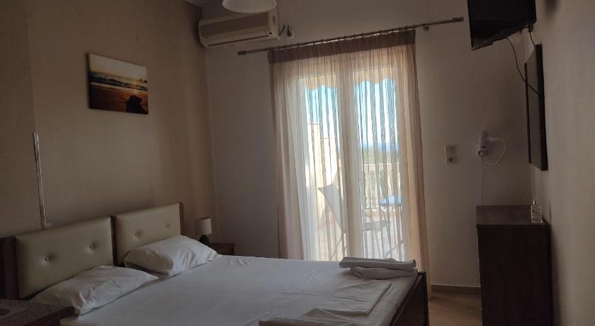 Image of Studio (2 Adults) 5