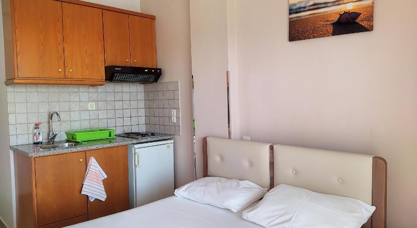 Image of Studio (2 Adults) 8