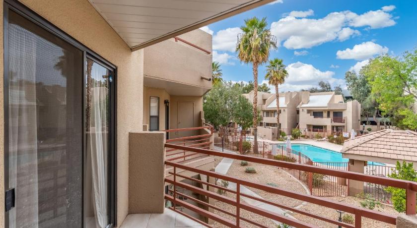 피닉스 (AZ) Mid-Century, Two-story with private Balconies & Pool view 4성급 숙소 스위트룸