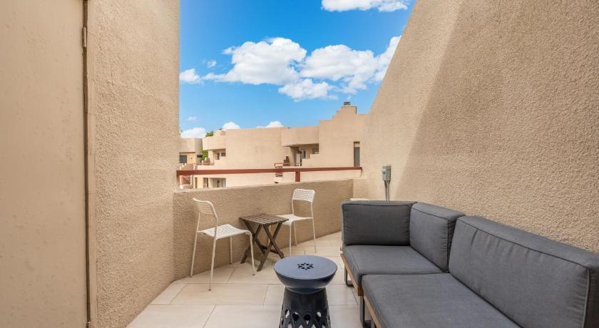피닉스 (AZ) Mid-Century, Two-story with private Balconies & Pool view 4성급 숙소 레스토랑