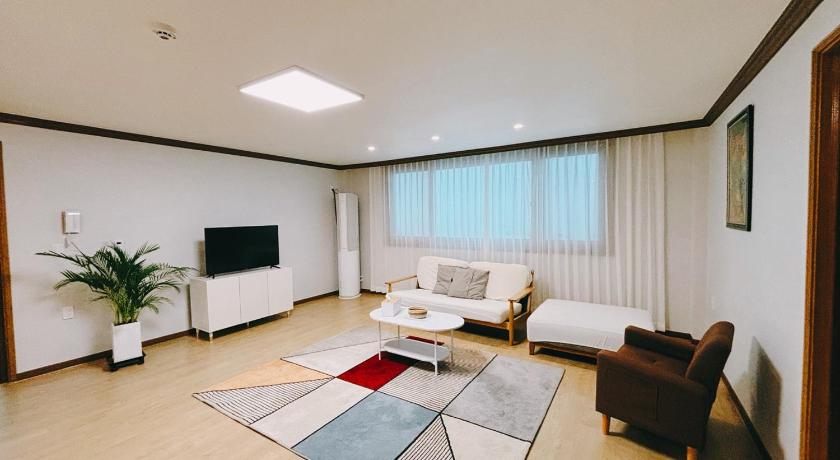 stayok Okpo, center of Geoje