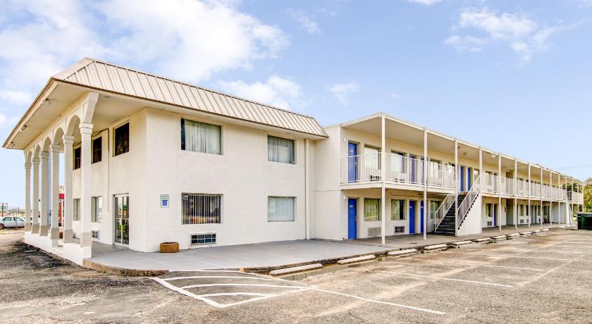 Motel 6 Waco - Lacy Lakeview, Waco (TX) | Best Price Guarantee - Mobile