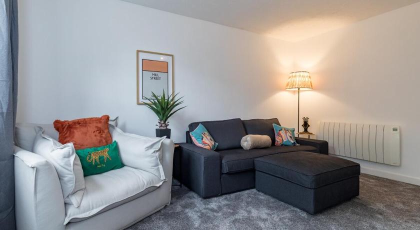 Countryside Stay Near JCB, Peaks & Alton Towers