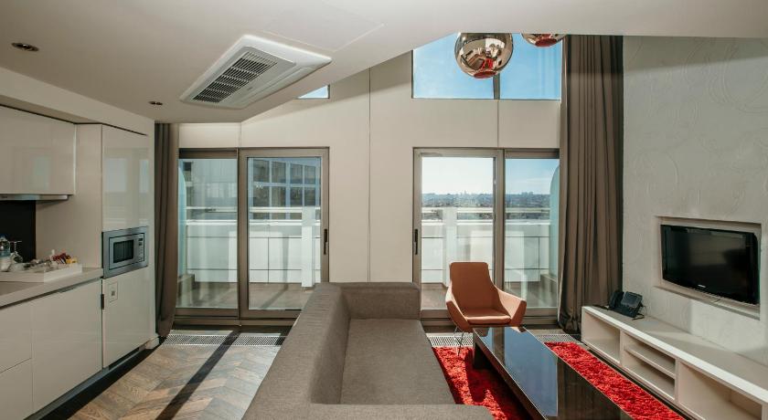 รูปของDublex King Suit With Balcony 11