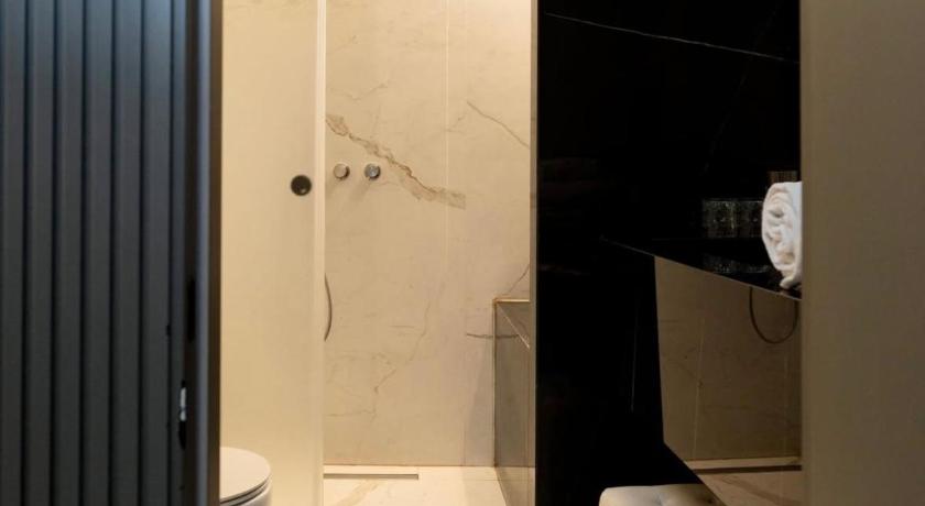 Image of Superior Double Room with Lateral Sea View 11
