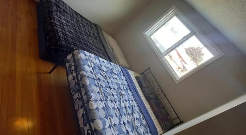Stay in Waterloo-Kitchener-Downtown-FREE WIFI & PARKING
