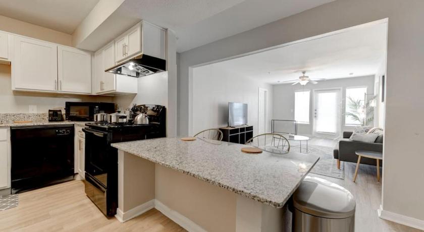 오스틴 (TX) Spacious apartment w pool hot tub & pet-friendly 4성급 숙소 수영장
