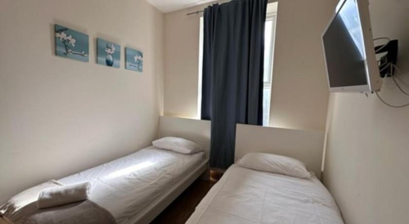 406 Harrow - image 12