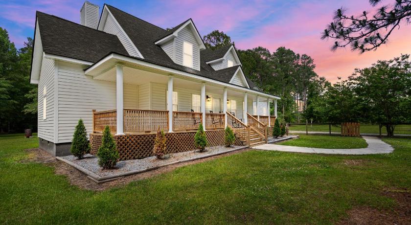 Grandma's Farm on 6 acres with Lighted Barn and River Access